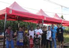 Aksi Pj Bupati Mappi Turun Langsung Bantu Pelaku UMKM Pasang Tenda Jualan