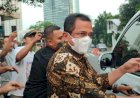 Diperiksa 7 Jam, Sekjen DPR RI Indra Iskandar Kocar-kacir Hindari Wartawan di KPK