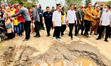 Rasakan Langsung Jalan Rusak di Lampung, Jokowi Kucurkan Rp 800 M untuk Perbaikan