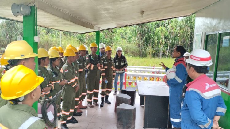 pemaparan materi AKHLAK BUMN, corporate life saving rules (CLSR), dan HSSE golden rules (patuh, peduli, intervensi) oleh Novi Budi Officer Safety PEP Papua.