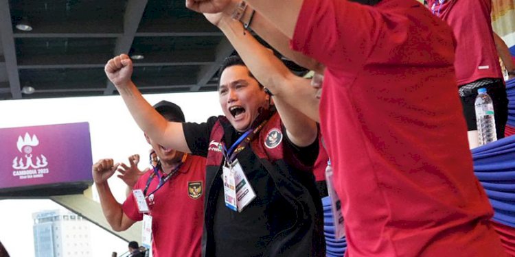 Ketua Umum PSSI, Erick Thohir, berteriak girang menyambut gol kemenangan Indonesia atas Vietnam di semifinal SEA Games 2023 Kamboja/PSSI