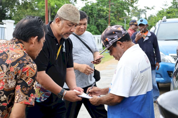 Kepala Satgas Koordinasi Pencegahan Korupsi KPK, Dian Patria  Saat menerima aset yang di kembalikan kepada Pemerintah Daerah Sorong Selatan