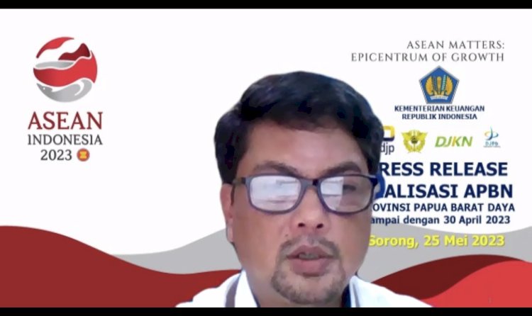 Kepala Kantor Pelayanan Perbendaharaan Negara (KPPN) Sorong, Budi Hartadi, saat memaparkan releas APBN Provinsi Papua Barat Daya sampai dengan 30 April 2023, via zoom meating 