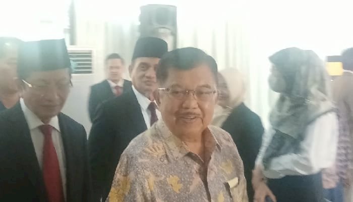 Ketua DMI Jusuf Kalla Hadiri Sidang Promosi Doktor Presidium KAHMI Romo Syafii/ist