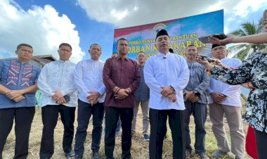 Lantamal XI Salurkan Bantuan dan Hewan Daging Qurban Kepada Korban Kebakaran di Wanam