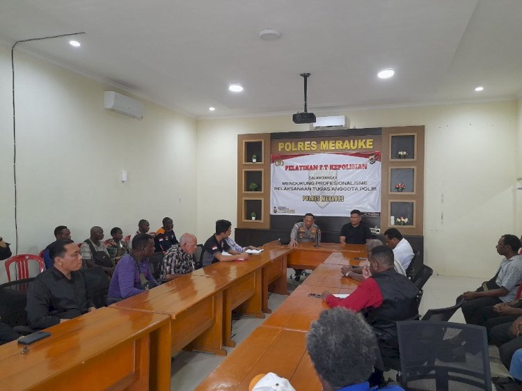 Proses penyelesaian masalah penganiayaan terhadap suku Asmat yang terjadi di jalan Pasar Baru Merauke.