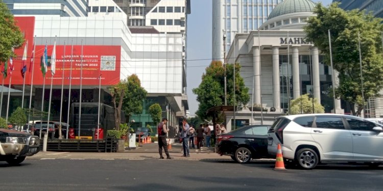  Aparat kepolisian mengamankan gedung Mahkamah Konstitusi (MK)/RMOL