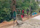 Anggota Satgas TMMD ke-118 Kodim 1711/BVD Kebut Pengcoran Jalan