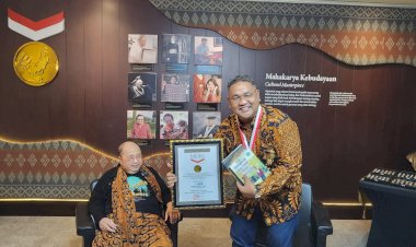Penulis Buku Terbanyak,  Duta Besar Negara Sahabat, Teguh Santosa Raih MURI