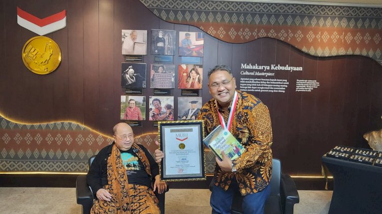 Wartawan Senior Teguh Santosa (kanan) dan Pendiri MURI Jaya Suprana (kiri)/RMOL