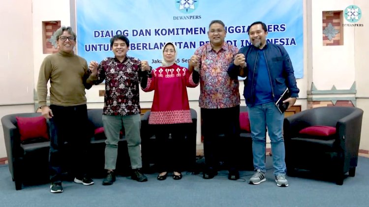 Dari kiri ke kanan: Anggota Dewan Pers Asmono Wikan, Ketua Forum Pimred Arifin Asydad, Ketua Dewan Pers Ninik Rahayu, Ketum Jaringan Media Siber Indonesia (JMSI) Teguh Santosa, dan Ketum Asosiasi Media Siber Indonesia (AMSI) Wahyu Dhyatmika/RMOL