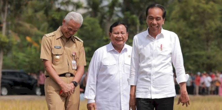 Joko Widodo bersama Ganjar Pranowo dan Prabowo Subianto/Net