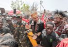 Ganjar Menari Bersama Ribuan Masyarakat Meski Terik Panas di Sorong
