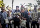 Tiba di Kampung Saukau Raja Ampat, Ganjar disambut Atraksi Perahu Nelayan, Tarian adat, Hingga Santap Hidangan Barapen