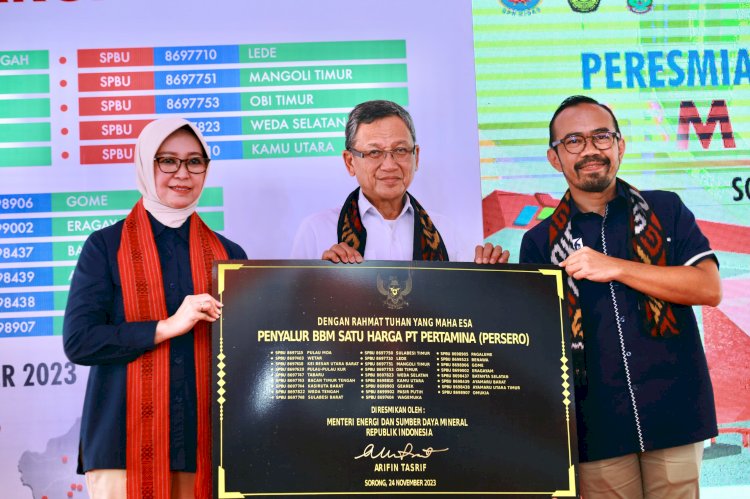 Menteri ESDM RI, Arifin Tasrif  didampingi Kepala BPH Migas, Erika Retnowati bersama Direktur Utama PT. Pertamina (Persero), Riva Siahaan meresmikan 26  Titik Lembaga Penyalur BBM Satu Harga yang tersebar di Provinsi Maluku hingga Papua.