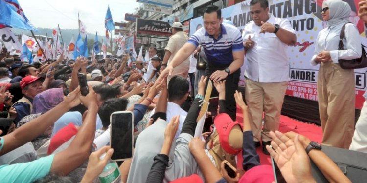 Ketua Umum Partai Demokrat Agus Harimurti Yudhoyono (AHY) datang ke Pasar Raya Padang, Sumatera Barat, Sabtu (9/2)/Ist