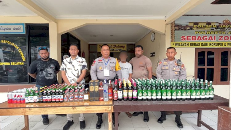 Polisi Berhasil Amankan Ratusan Botol Miras Ilegal Dari Tangan Penjual Di  Entrop/ist