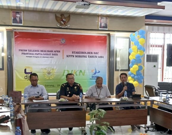 Kepala KPPN Sorong, Budi Hartadi menyampaikan realisasi belanja APBN dalam pres realeas realisasi APBN Provinisi Papua Barat Daya sampai dengan 31 Januari 2024 di aula KPPN Sorong, Kamis 29 Februari 2024. 