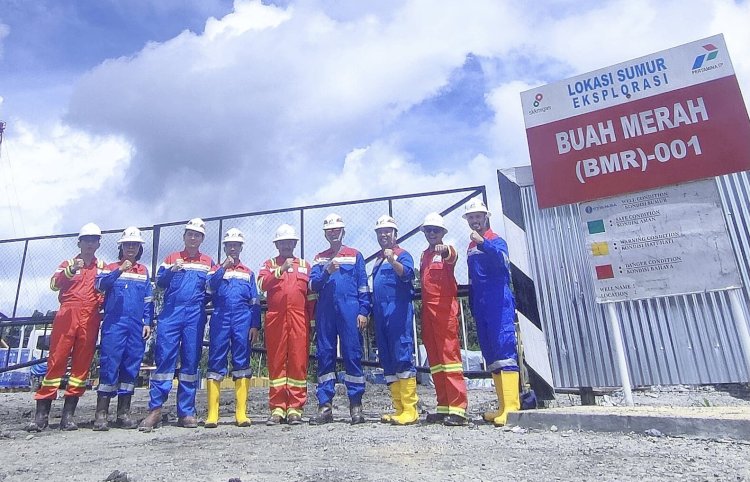 SKK Migas - Pertamina EP  melakukan tajak sumur eksplorasi Buah Merah (BMR)-001 yang berlokasi di Distrik Klasafet, Kabupaten Sorong, Provinsi Papua Barat Daya, Senin, 29 April 2024.  