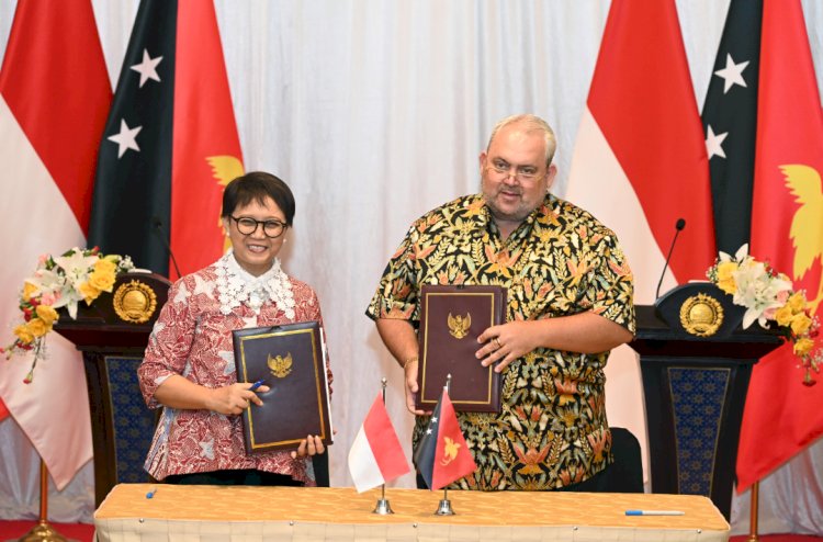 Menteri Luar Negeri RI, Retno Marsudi dan Menlu PNG, Justin Tkatchenko di Jayapura pada Rabu, 8 Mei 2024/Ist