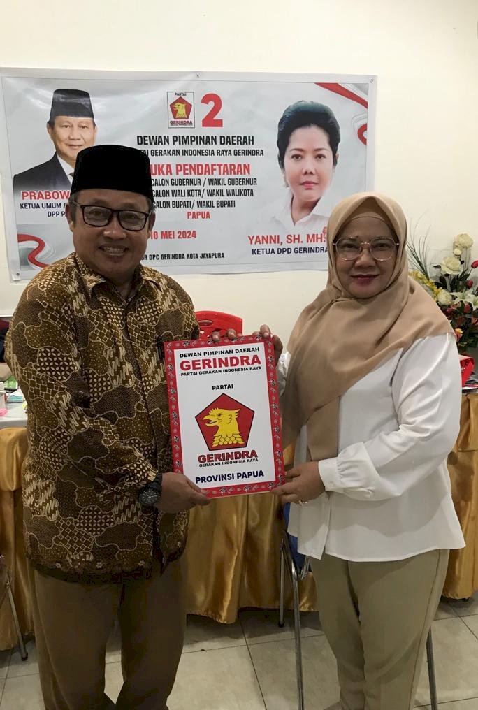 Bacawabup Kab Jayapura H. Sakaruddin saat mengembalikan Formulir Pendaftaran di Partai GERINDRA/Ist