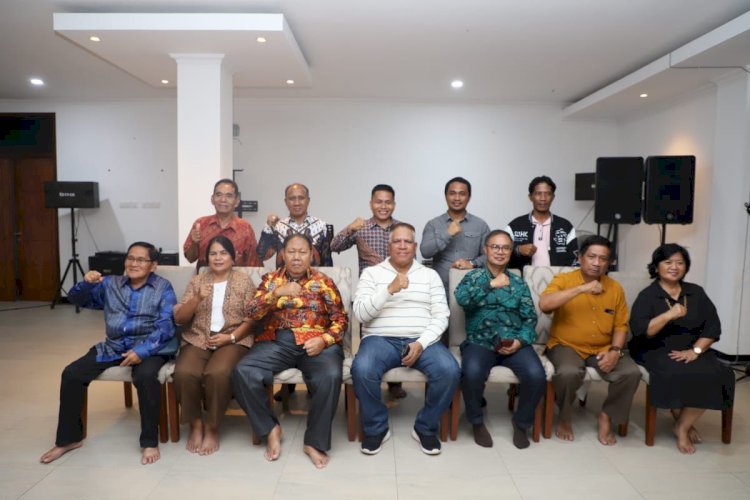 Paulus Waterpauw bersilaturahmi bersama Ikatan Keluarga Toraja Papua/ist