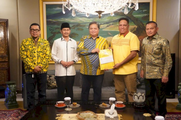 Paulus Waterpauw dan Tony Wanggai Menerima rekomendasi Partai Golkar/ist