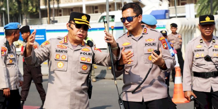 Kapolres Metro Jakarta Pusat, Kombes Susatyo Purnomo Condro, dan Wakapolres AKBP Wirdhanto Hadicaksono, saat meninjau kawasan Monumen Nasional (Monas), Jakarta Pusat/Ist