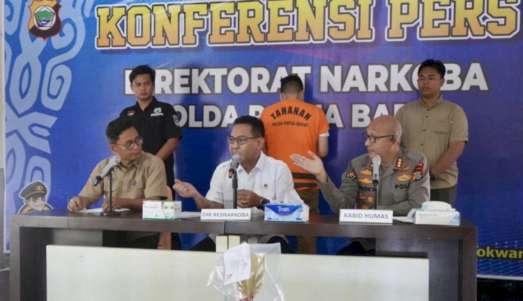 Sekretaris KPU Sorong Selatan, pria 38 tahun inisial MR alias Rusdi di tangkap Direktorat Resnarkoba Polda Papua Barat di Kota Sorong, Papua Barat Daya, sekitar pukul 11.30 WIT, pada 26 Juli 2024 lalu. 