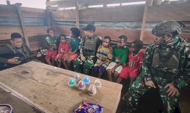 Tumbuhkan Rasa Nasionalisme, Prajurit Habema Ajari Anak-anak Bombam Lagu-lagu Kebangsaan