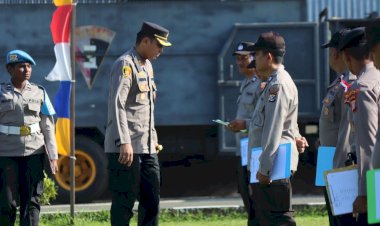 Kapolres Merauke memimpin apel pagi Polres Merauke