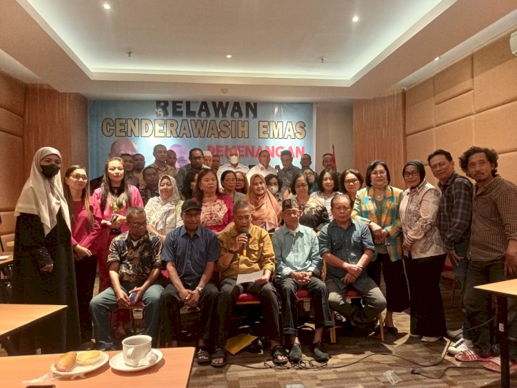 Relawan Cenderawasih Emas, ketika menyatakan sikap, siap untuk memenangkan Irjen Pol Mathius Fakhiri - Aryoko Rumaropen pada Pilgub Papua November 2024 (Foto Tiara).