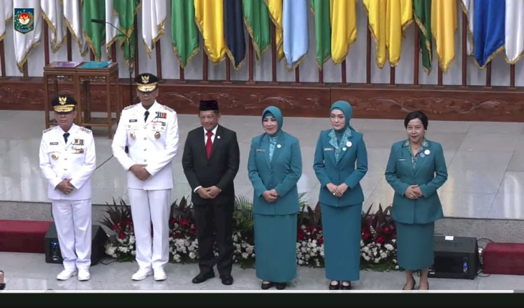 Foto bersama PJ Gubernur Papua, PJ. Gubernur Papua Selatan ,  kEtua PKK dan Mentri Dalam Negeri/ist Mendagri RI