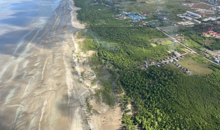 Pesisir pantai Merauke dari pantauan udara