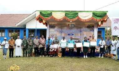 Sebuah Langkah untuk Masa Depan: Penjabat Bupati Mappi Serahkan Sarana Pendidikan di Pelosok Daerah