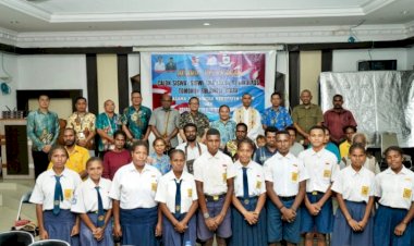 Semangat dan Harapan di Wajah 10 Siswa Asli Mappi Menuju Pendidikan Baru di St. Nikolaus