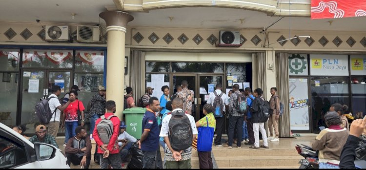 Suasana didepan Kantor BKPSDM Papua Selatan