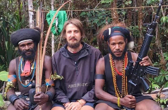 Pilot Susi Air, Philip Mark Mehrtens, yang disandera oleh Tentara Pembebasan Nasional Papua Barat-Organisasi Papua Merdeka (TPNPB-OPM). 