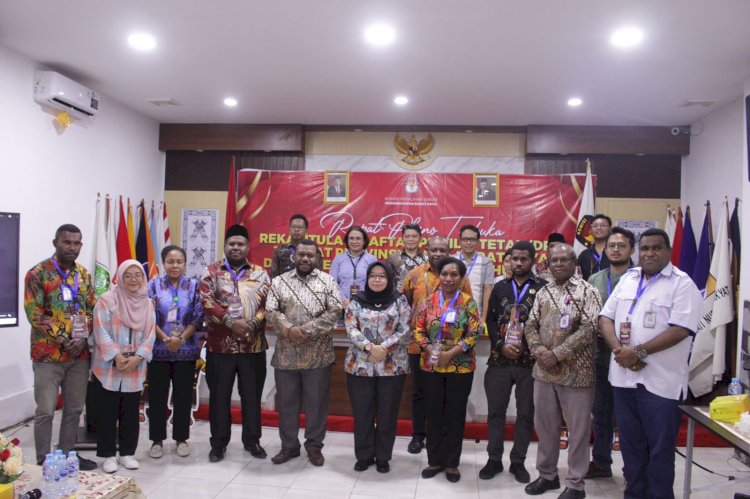 Komisioner KPU Se Papua Barat Daya usai rapat pleno penetapan jumlah dafrtar pemilih tetap (DPT) pada pilkada serentak 2024 mendatang. 