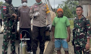 Sinergitas TNI, Polri, dan Dinkes Laksanakan Penyemprotan IRS untuk Cegah Penyebaran Nyamuk Malaria di Distrik Ninati