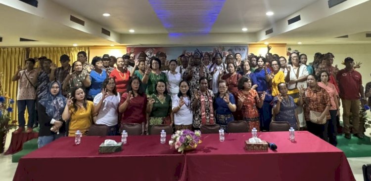 Keluarga besar Toraja Sorong menyatakan mendukung pasang calon Gubernur dan Wakil Gubernur Papua Barat Daya, Elisa Kambu dan Ahmad Nausrau (ESA). 