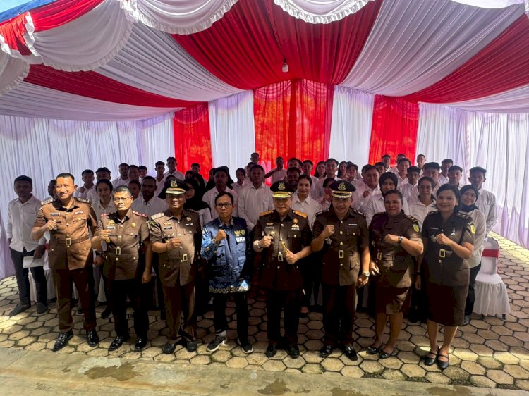 Kepala Kejaksaan Tinggi Papua Barat, Muhammad Muhammad Syarifuddin bersama tim Kejaksaan Tinggi Papua Barat meninjau lokasi selesai ASN Kejaksaan Agung.