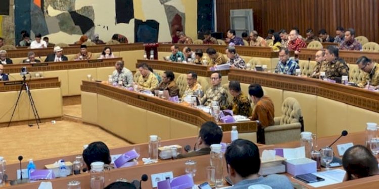 Menteri Dalam Negeri Tito Karnavian dan penyelenggara Pemilu rapat bersama Komisi II DPR RI/RMOL