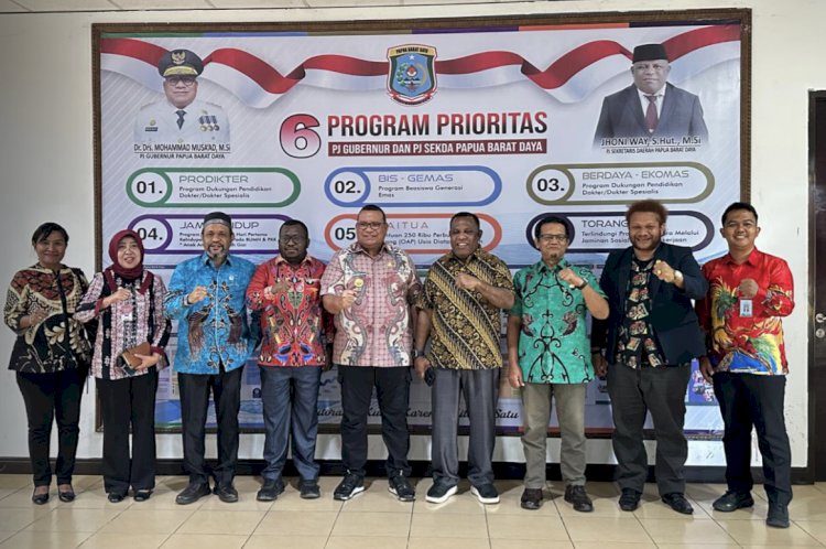 Keempat Anggota DPD RI Dapil Papua Barat Daya bermasa Penjabat Gubernur Papua Barat Daya usai gelar kunjungan kerja pertama sekaligus silaturahmi. (Istimewa) 