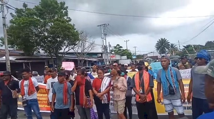 Keluarga korban dugaan pencabulan gelar aksi di Polres Biak Numfor tuntut pelaku segera di tangkap