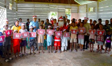 TSE GROUP BERBAGI KEBAHAGIAAN NATAL DI KAMPUNG-KAMPUNG PEDALAMAN PAPUA SELATAN