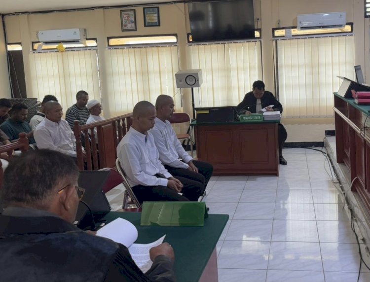 Terdakwa dugaan politik uang pada Pilwalkot 2024 saat mendengarkan tuntut dari Jaksa Penuntut Umum. 