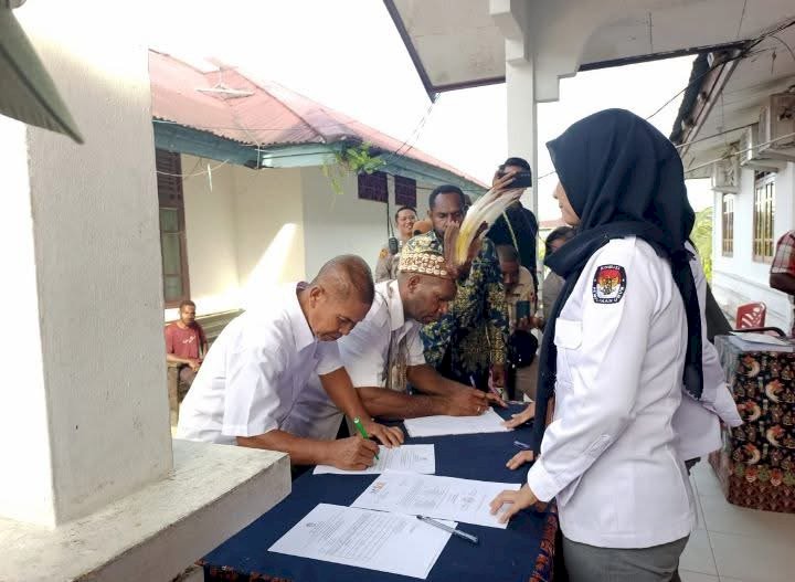 Pasangan Roni Omba dan Drs. Marlinus, mendaftarkan diri sebagai calon Bupati dan Wakil Bupati Kabupaten Boven Digoel dalam Pemungutan Suara Ulang (PSU) Pilkada 2025. 