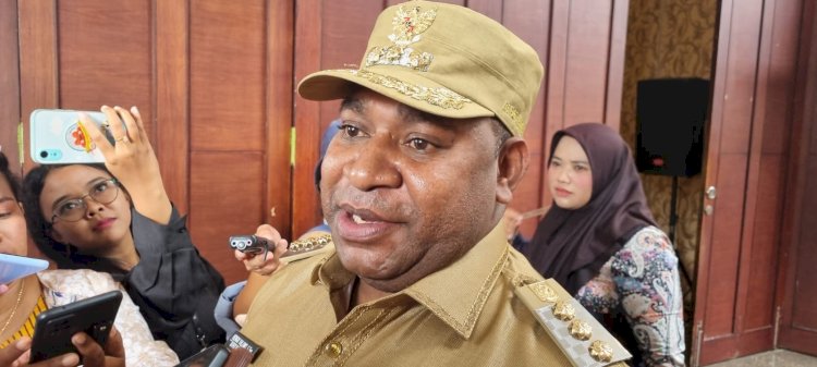 Bupati Boven Digoel, Hengky Yaluwo, S.Sos., M.Ap. 