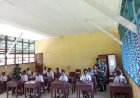 Babinsa Koramil 1711-02/MDT Tanamkan Semangat Nasionalisme kepada Siswa SD YPPK St. Fransiskus Xaverius